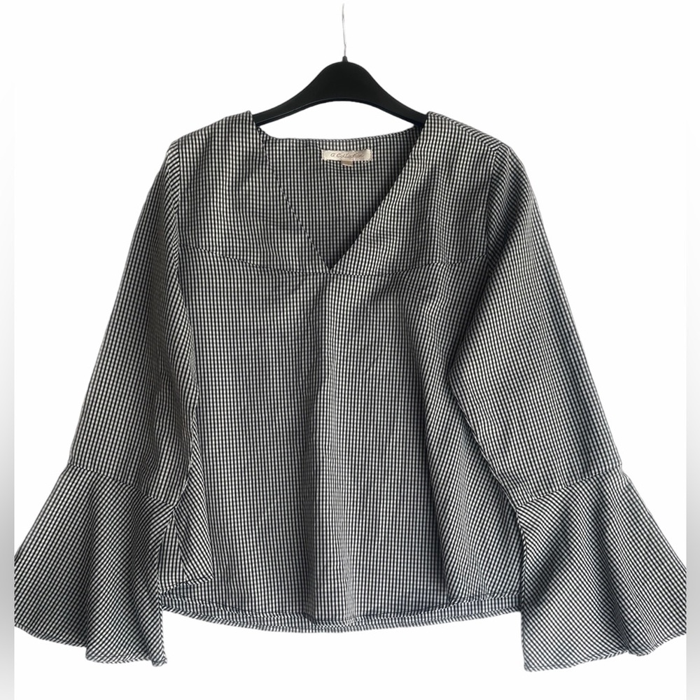 G Collection Black White Gingham 3/4 Bell Flare Sleeve V Neck Top Blouse M